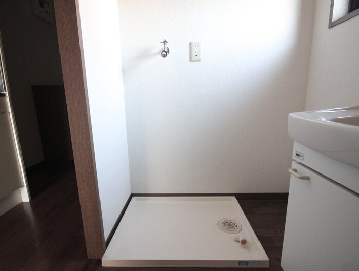 物件内観写真17　(洗濯機置場)