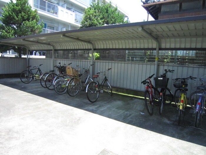 物件外観写真5　(駐輪場)