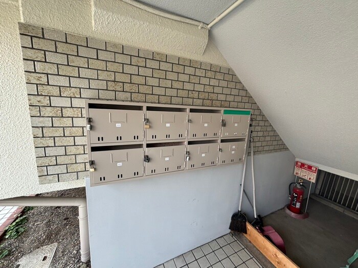 物件外観写真4　(エントランス部分)