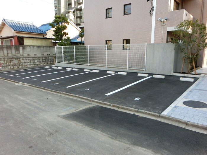 物件外観写真2　(駐車場)