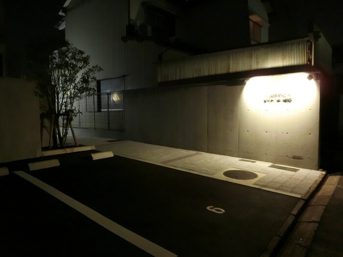 物件外観写真4　(エントランス部分)