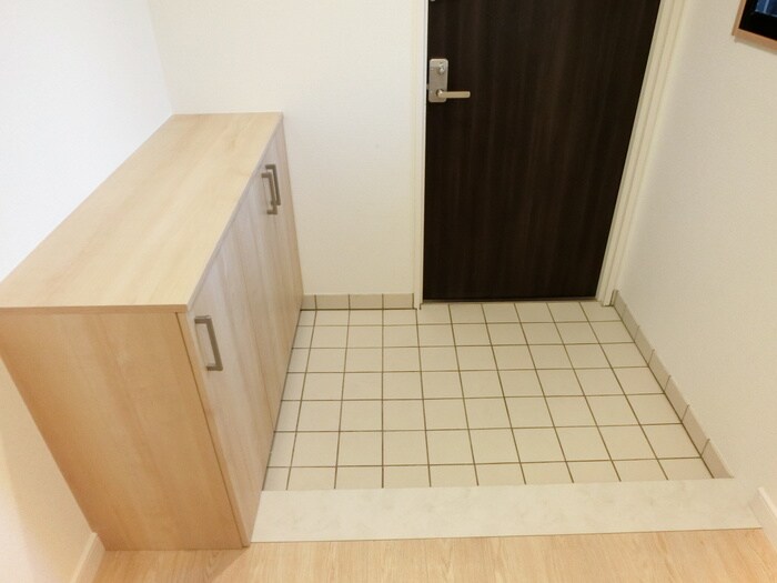 物件内観写真13　(玄関)