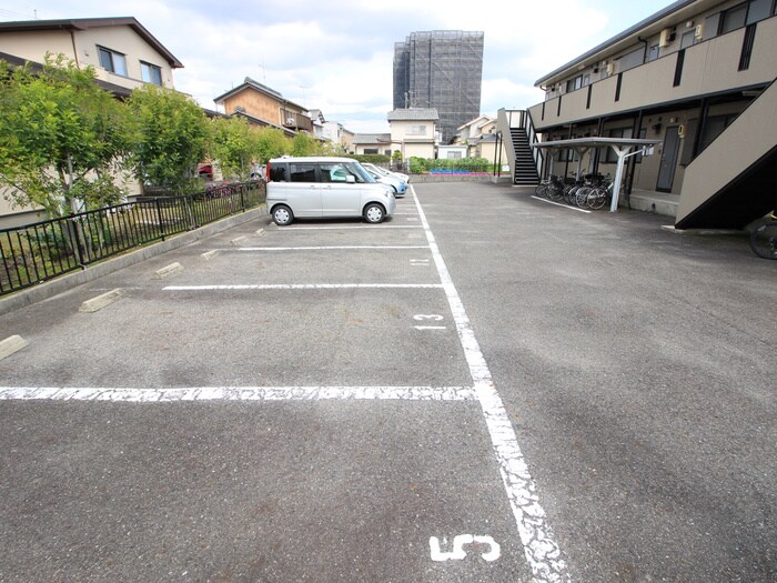 物件外観写真5　(駐車場)