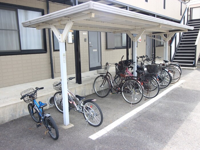 物件外観写真6　(駐輪場)