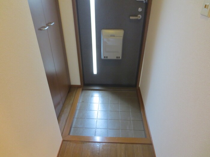 物件内観写真18　(玄関)