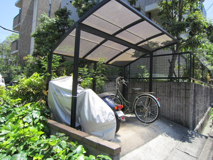 物件外観写真5　(駐輪場)