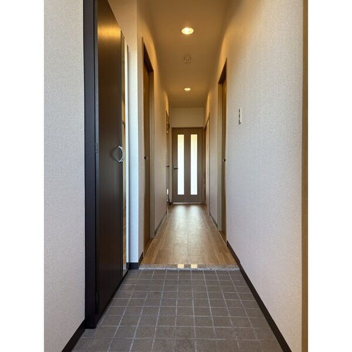 物件内観写真11　(玄関)