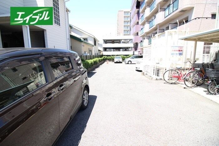 物件外観写真2　(駐車場)