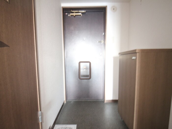 物件内観写真9　(玄関)