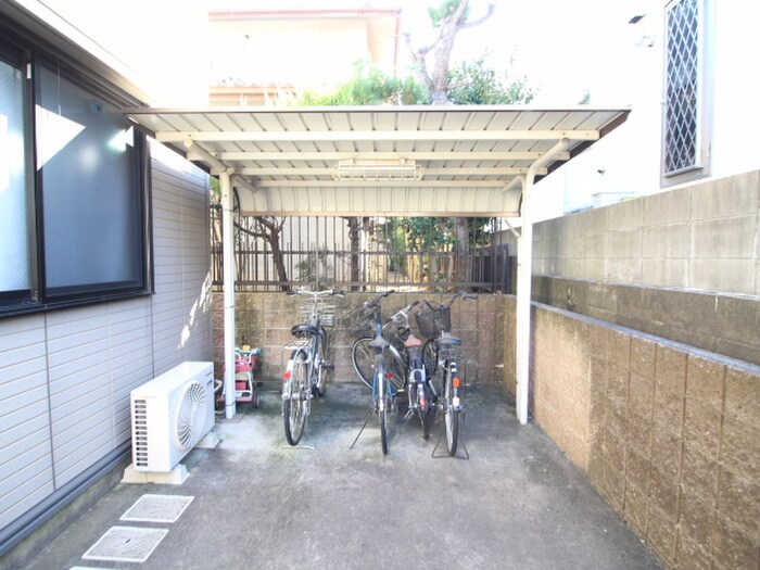 物件外観写真3　(駐輪場)
