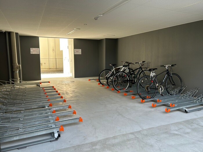 物件外観写真2　(駐輪場)