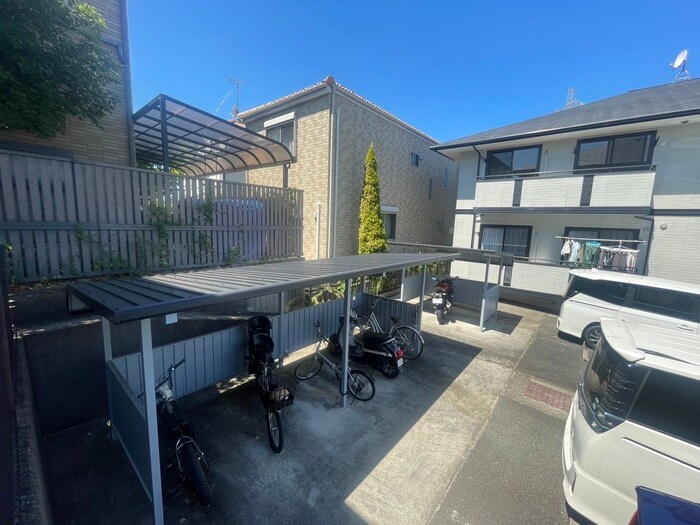 物件外観写真4　(駐輪場)