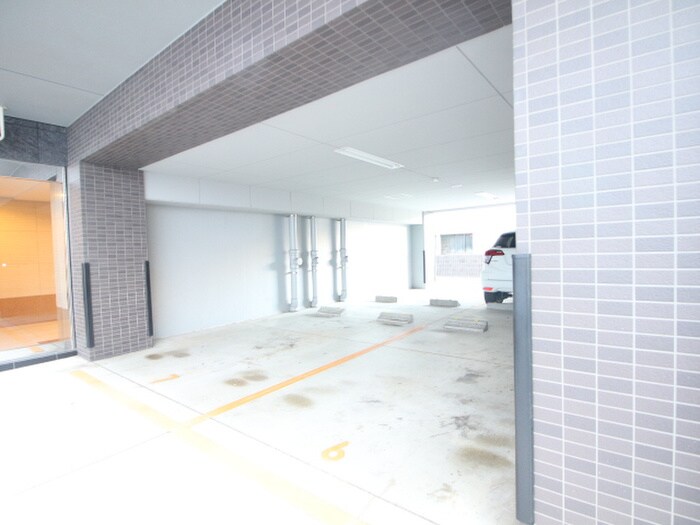 物件外観写真4　(駐車場)