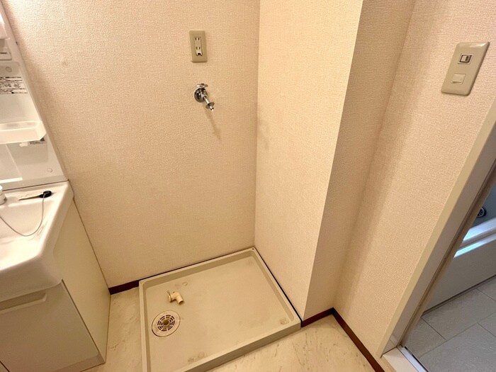 物件内観写真11　(洗濯機置場)