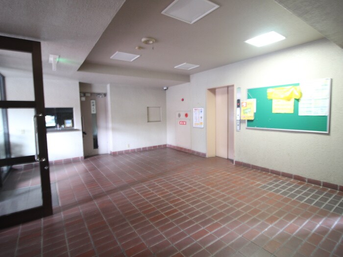 物件外観写真5　(エントランス部分)