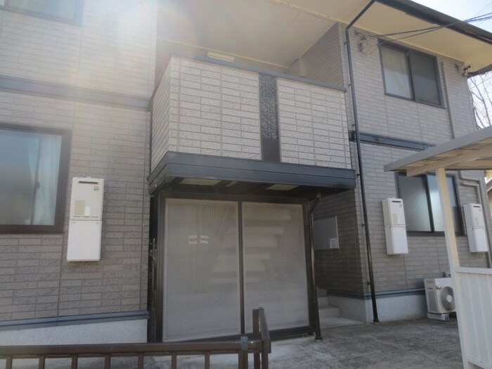 物件外観写真4　(エントランス部分)