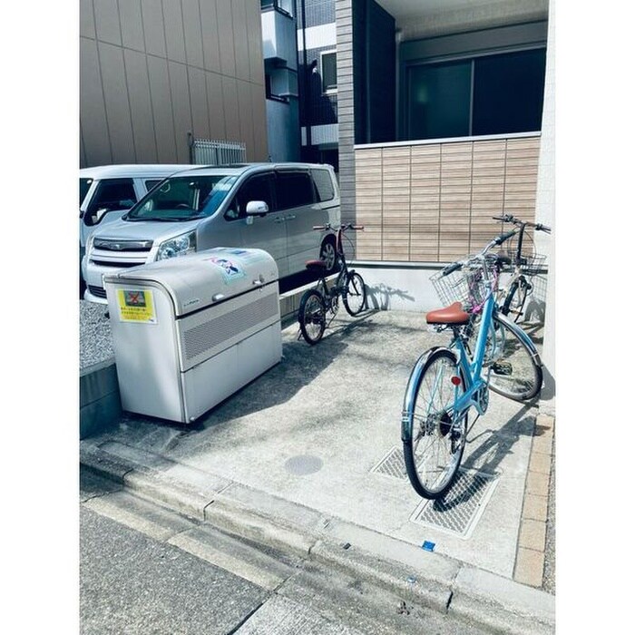 物件外観写真3　(駐輪場)