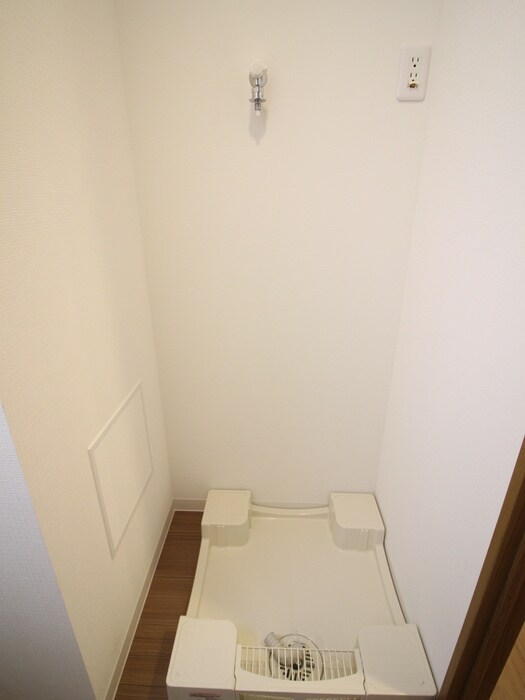 物件内観写真11　(洗濯機置場)