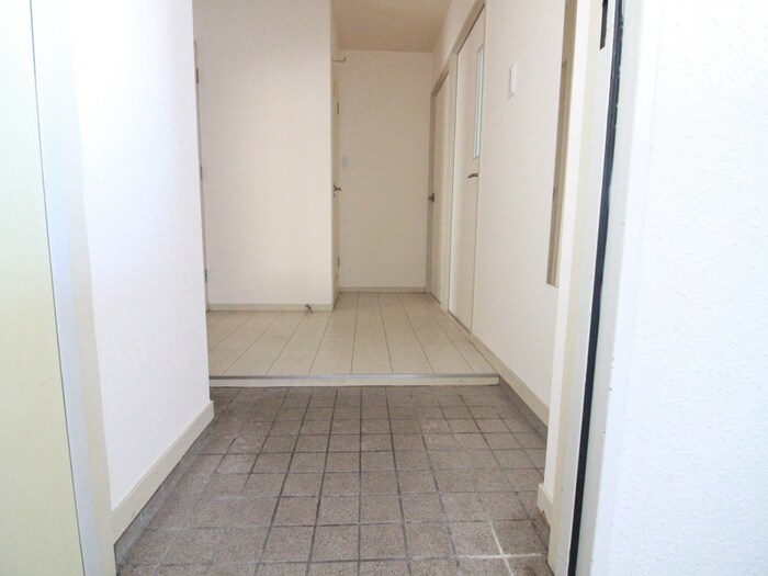 物件内観写真17　(玄関)