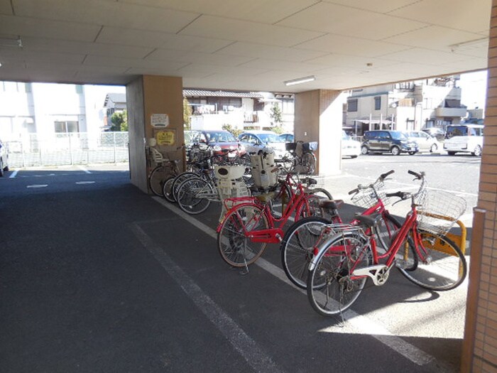物件外観写真4　(駐輪場)