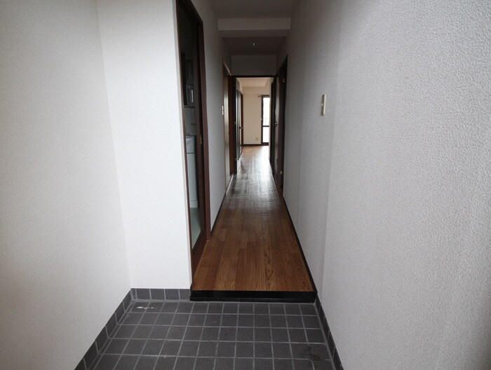 物件内観写真10　(玄関)