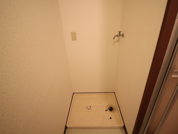 物件内観写真12　(洗濯機置場)