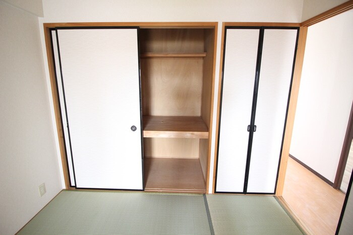 物件内観写真12　(収納)