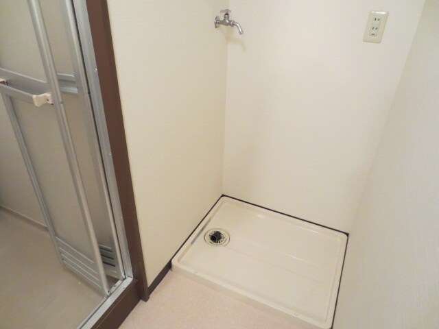 物件内観写真15　(洗濯機置場)