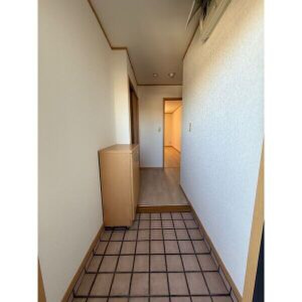 物件内観写真7　(玄関)