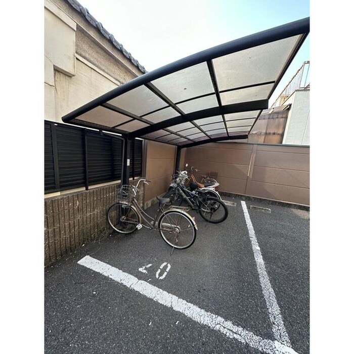 物件外観写真6　(駐輪場)