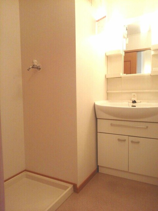 物件内観写真9　(洗濯機置場)