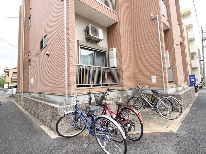 物件外観写真5　(駐輪場)