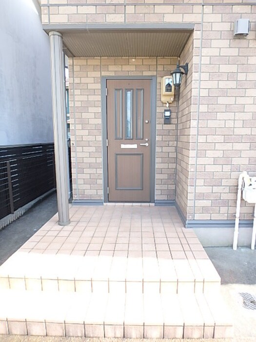 物件外観写真6　(エントランス部分)