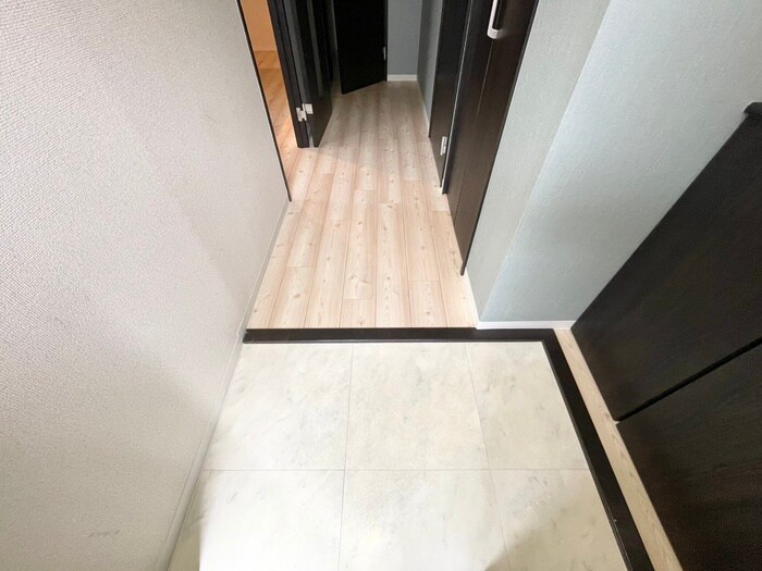 物件内観写真16　(玄関)