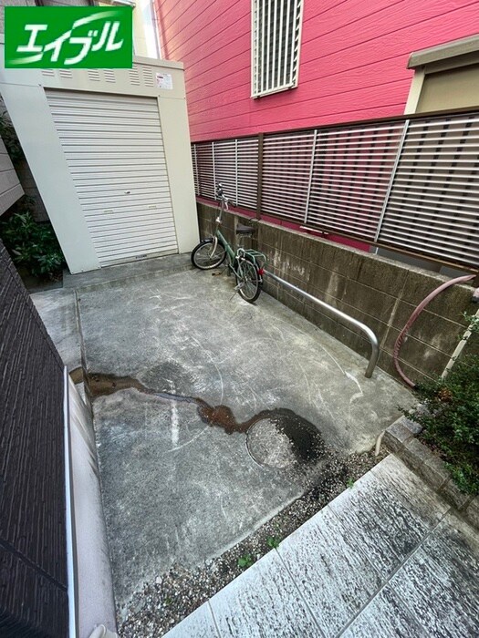 物件外観写真5　(駐輪場)