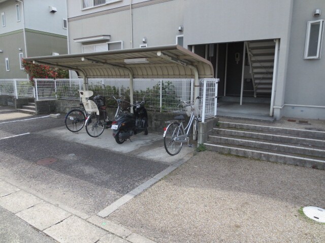 物件外観写真3　(駐輪場)