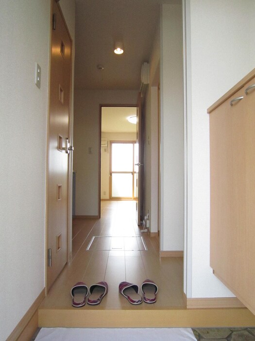 物件内観写真4　(玄関)