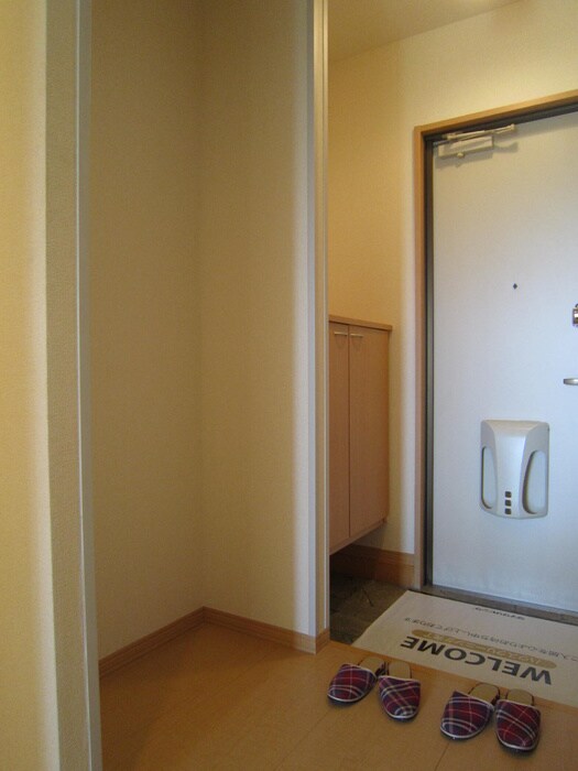 物件内観写真6　(玄関)