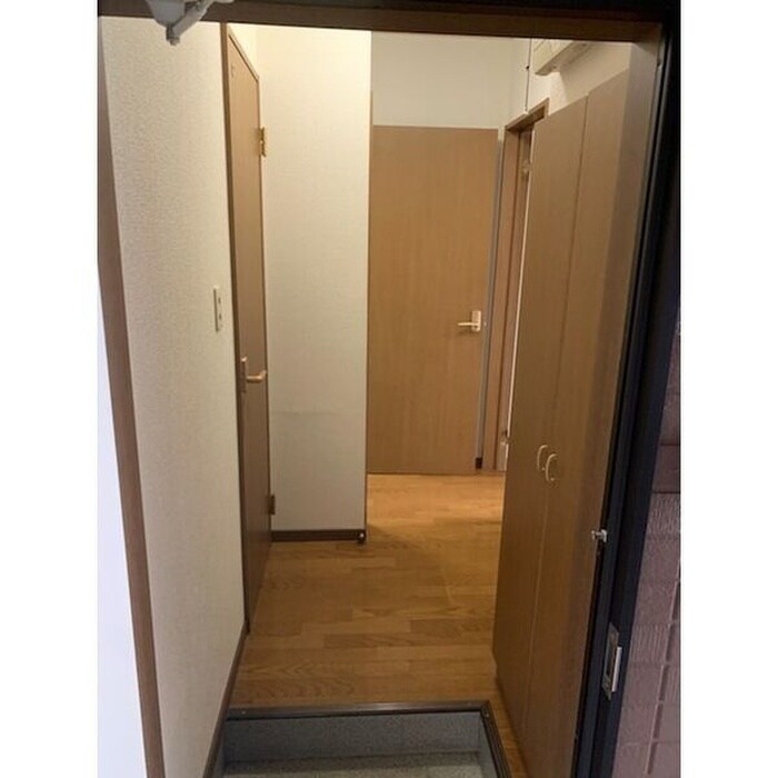 物件内観写真9　(玄関)