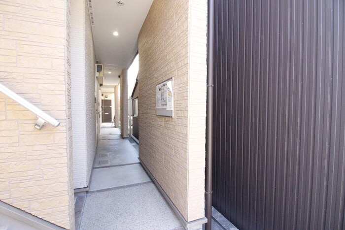 物件外観写真4　(エントランス部分)