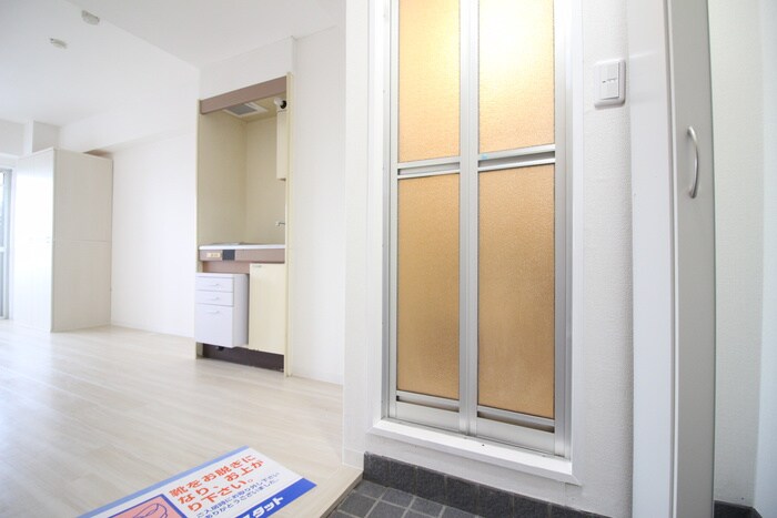 物件内観写真18　(玄関)