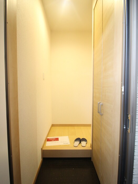 物件内観写真9　(玄関)