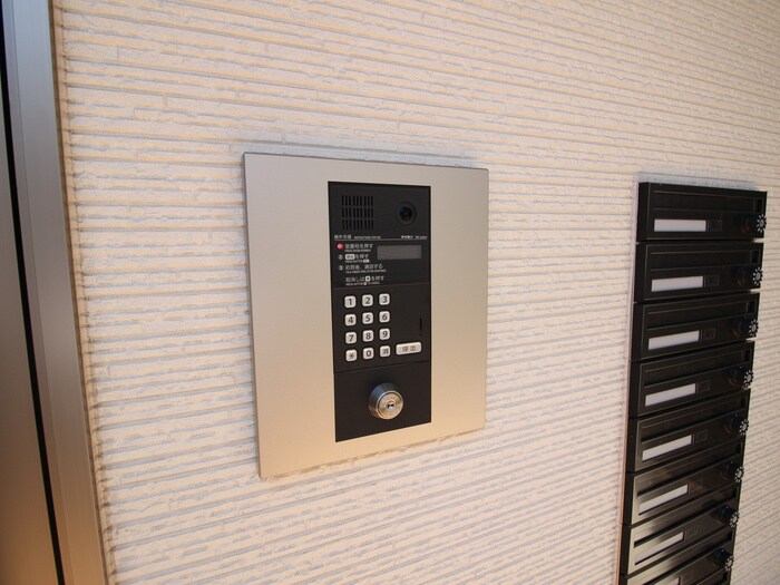 物件外観写真5　(エントランス部分)