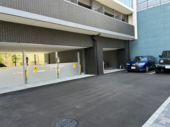 物件外観写真3　(駐車場)