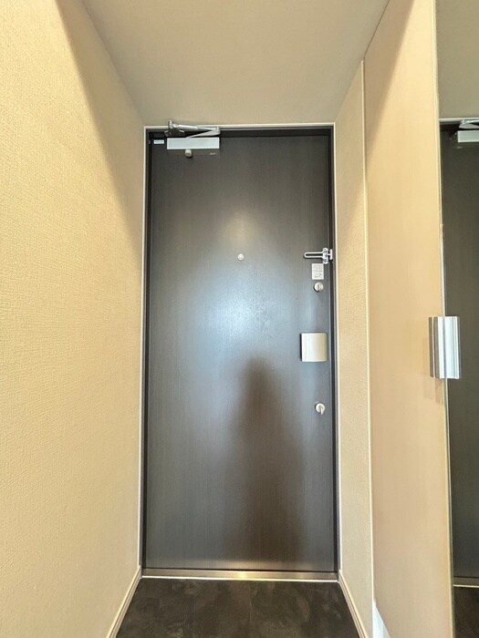 物件内観写真13　(玄関)