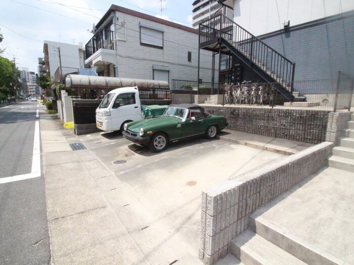 物件外観写真2　(駐車場)