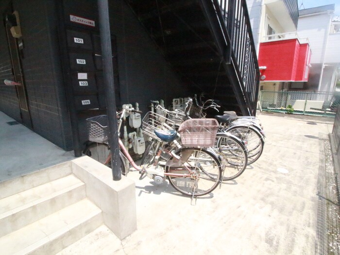 物件外観写真6　(駐輪場)