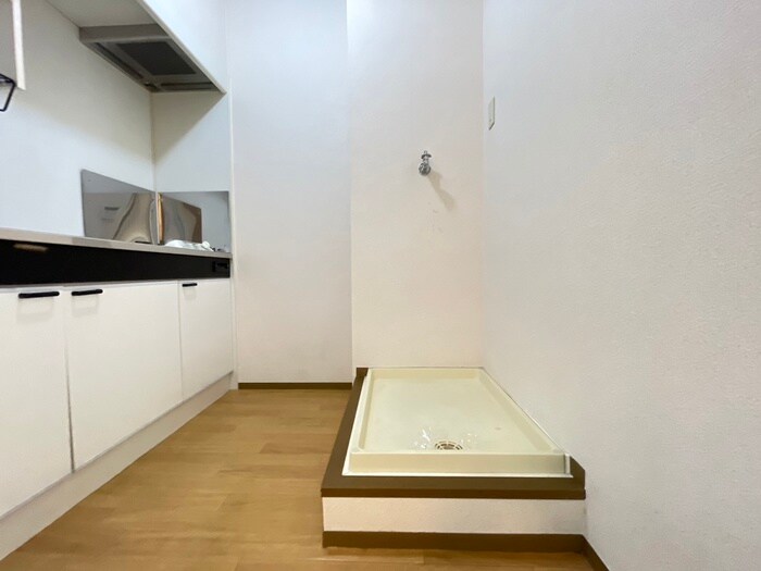 物件内観写真12　(洗濯機置場)