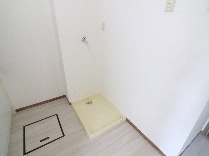 物件内観写真13　(洗濯機置場)