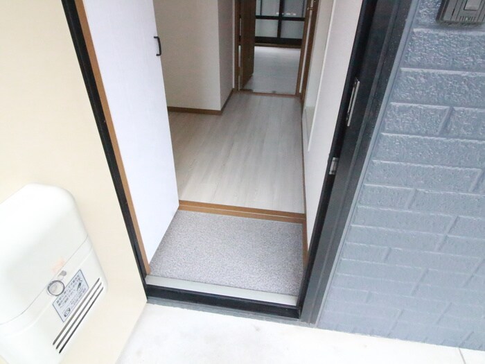 物件内観写真17　(玄関)
